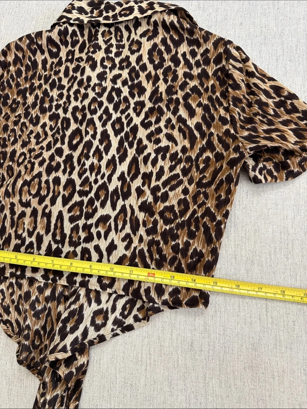 D&G Dolce & Gabbana Leopard Print Tie-Front Cropped Button-Down Shirt